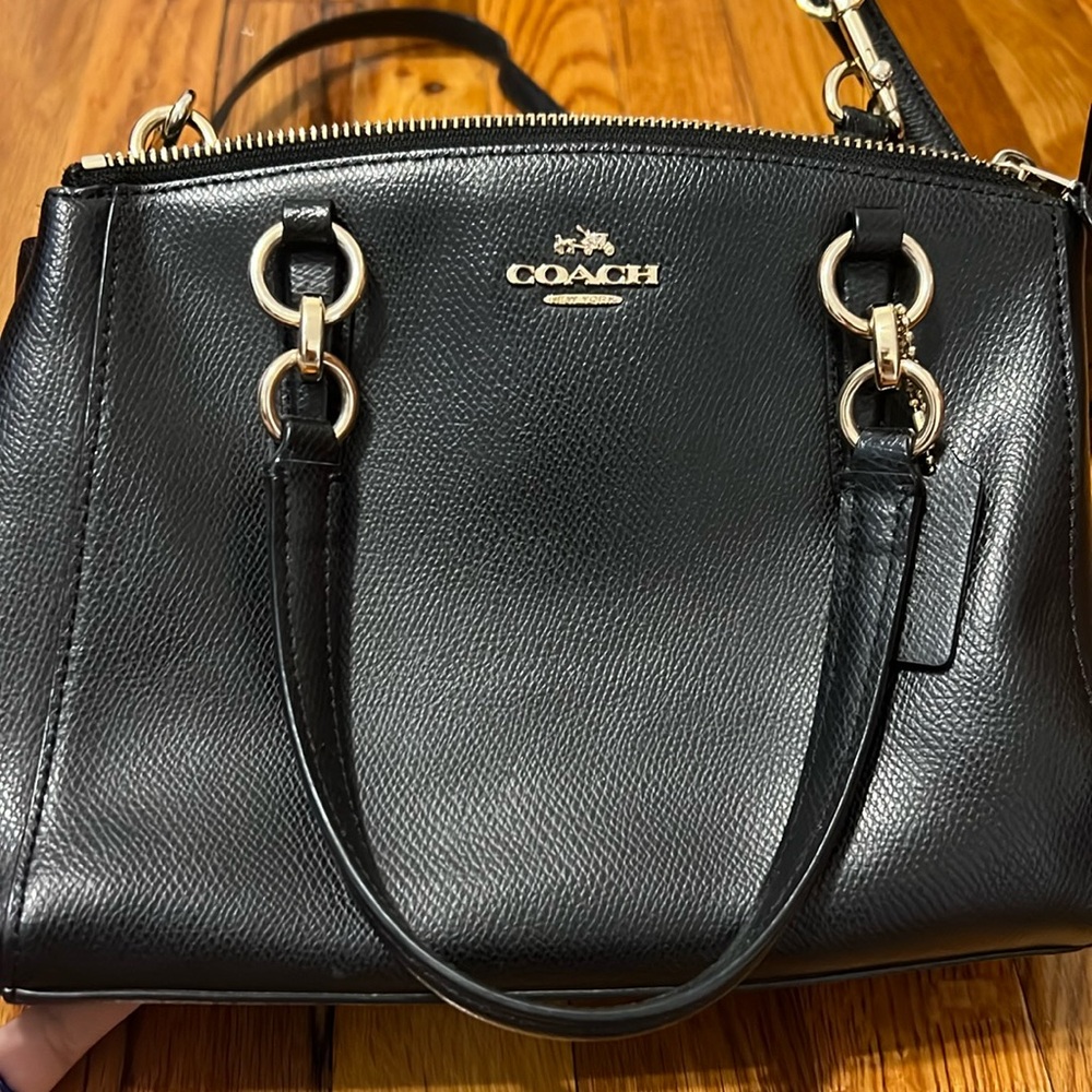 Coach bag like new comes with a wallet